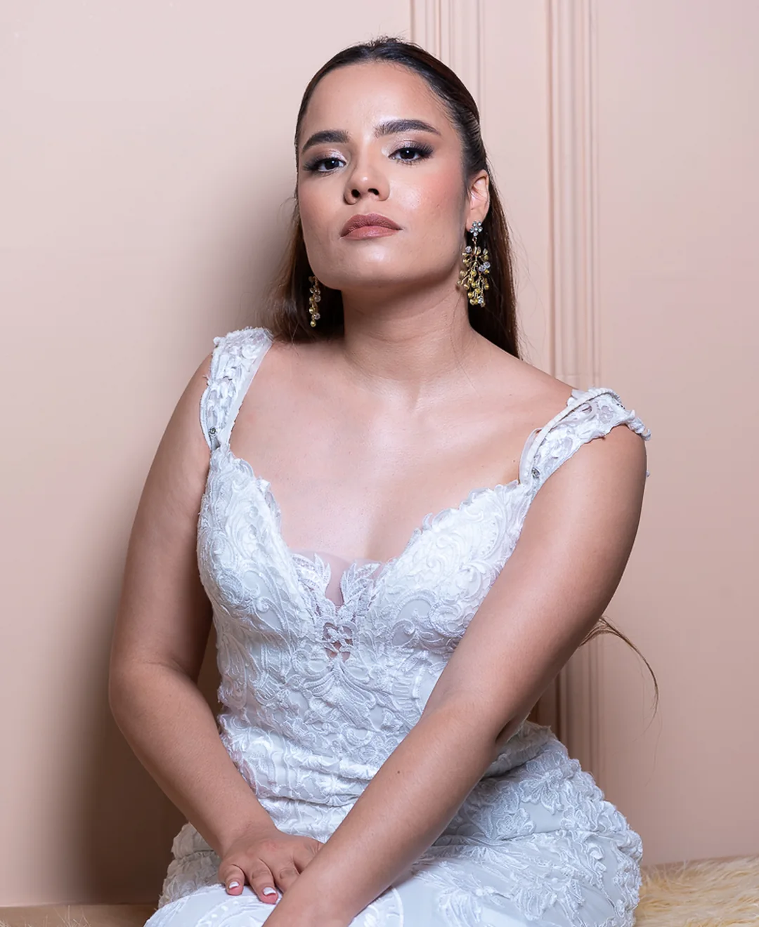 Novia con tiara de cristales y velo — sesión editorial Alejandra Suárez Makeup Artist