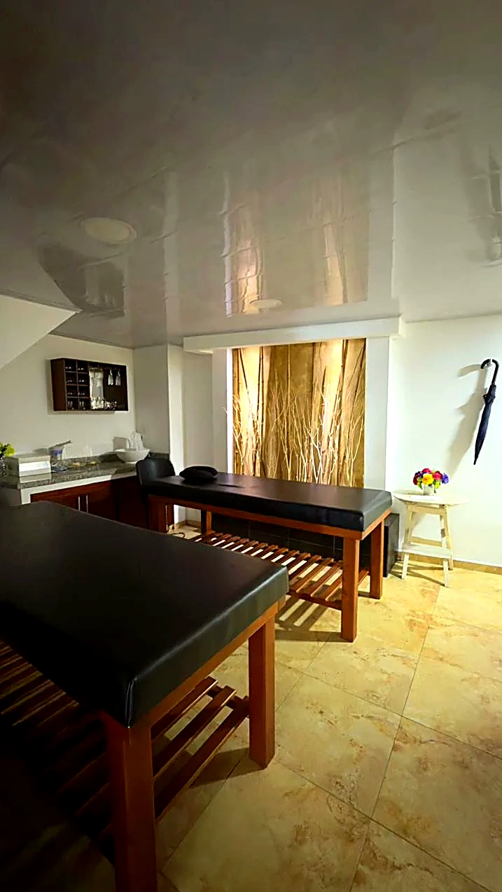 Sala de masajes y ambiente de relajación