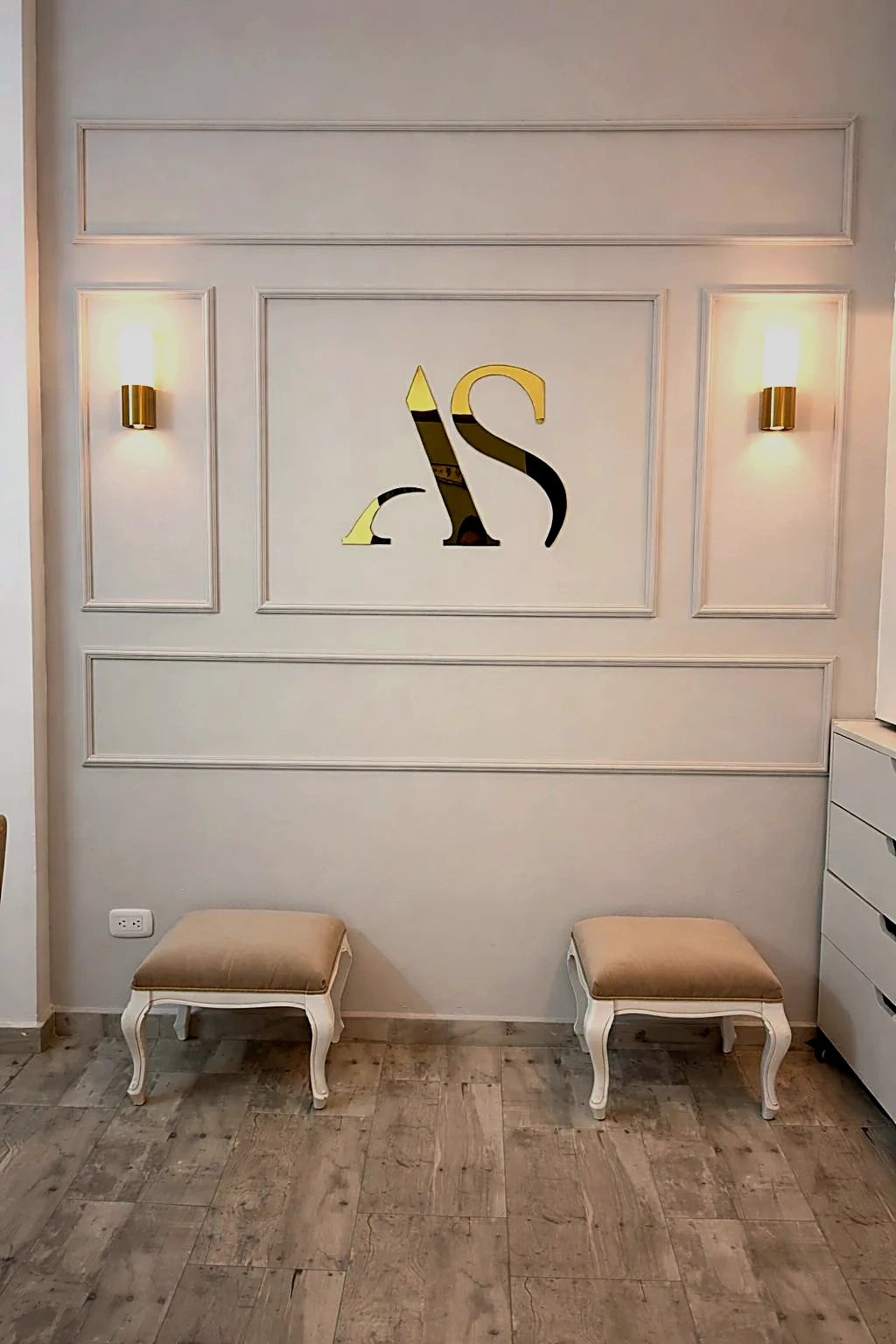Pared Logo Alejandra Suarez